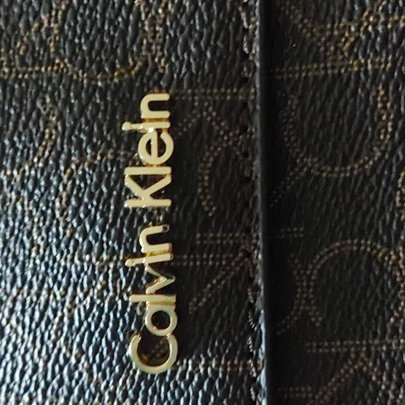 Calvin Klein crossbody purse - Picture 8 of 8